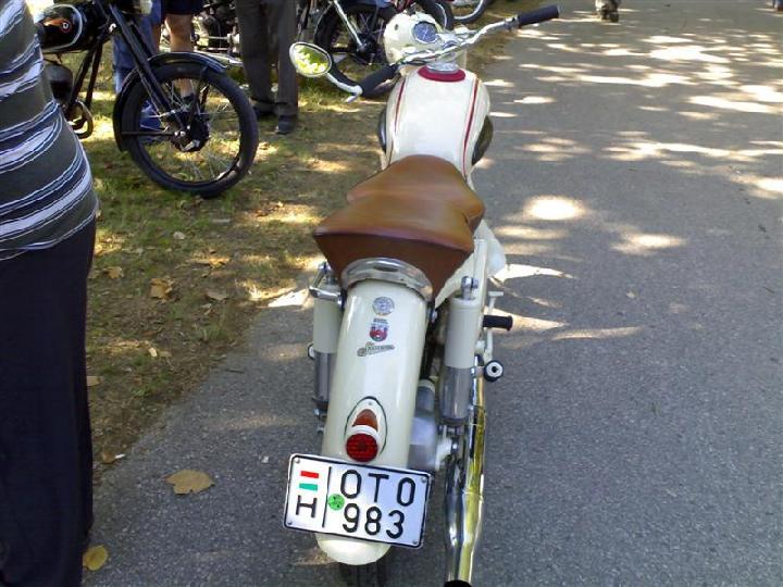 200609102296 (Medium).jpg